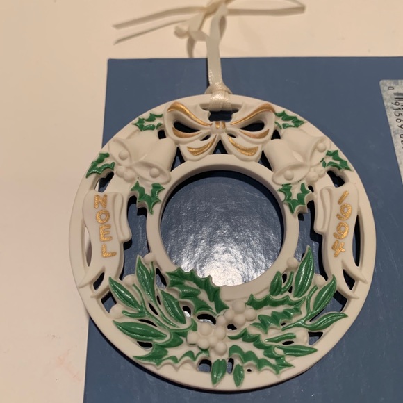 WEDGWOOD 1994 ANNUAL CHRISTMAS WREATH. - Picture 1 of 10